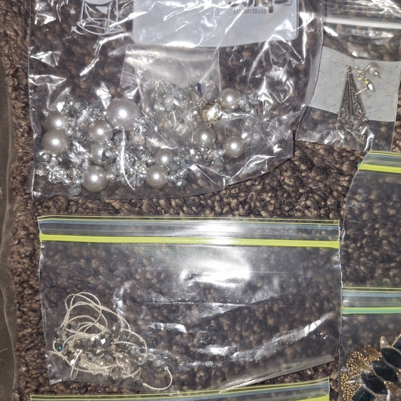 Assorted Jewelry Collection - Picture 3 of 7